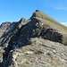 Blick zurück vom Chleine Huwetz in die Nordflanke des Grosse Huwetz, mit Gipfelsteinmann