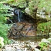 Pozzo und Wasserfall am Weg nach Someo