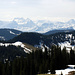 Gipfelpanorama vom First: Die Berner mit Schreckhorn, Wetterhorn, Eiger und Jungfrau. Links im Vordergrund die Schrotenegg.