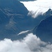 La cascata di nubi sembra tracimare dalla Verzasca in Val Chironico attraverso il Passo di Piatto