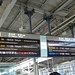 am Kyoto Bahnhof: ein Shinkansen folgt dem nächsten ...