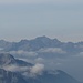 una marea di nuvole sulle montagne dell' Alto Lario.