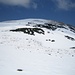 am weitläufigen Sattel mit Kurs auf das Gipfelkreuz - bestes Schneeschuhgelände !