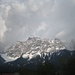 Gewitterstimmung: Momentaufnahme mit Spotlight auf die Zugspitz-Westwand - danach krachte es richtig ...
