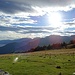 wir geniessen die Stimmung auf Alpe Bardughè - mit der allmählich untergehenden Sonne
