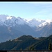 Gr. Wiesbachhorn (links hinten), Großglockner (Mitte hinten) und Kitzsteinhorn (rechts) von der Bergstation der Seilbahn zum Sonnkogel, Kitzbühler Alpen, Österreich
