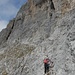 Jacky quert die Felswand - die 2 Mannen stehen unmittelbar unter der "Panoramica"-Wand
