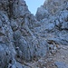 Im Anstieg zur Mayrbergscharte durch gerölliges Gelände - mit etwas Übung läßt sich jeglicher Steinschlag vermeiden, da die Steilheit wenig ausgeprägt ist.