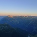 Erste Sonnenstrahlen über den Bergen vom Bergell