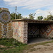 In Ивановка / Iwanowka - Viele Bushaltestellen, selbst in kleinen Orten, sind schön verziert. Hier ist das "Kunstwerk" zwar etwas in die Jahre gekommen, trotzdem ist das Mosaik noch gut zu erkennen.
