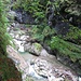 am Ende des Leiternweges mündet der Morgetebach in den Buuschebach; ihm entlang führt die alte "Suone", die Thermalwasser zu Tale leitet(e)