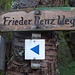auch in Reutlingen sind die Wanderwege markiert - allerdings mit einem blauen Pfeil.