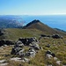 Dalla vetta del Tardia di Levante, vista sul vicino Monte Pennone e su Genova