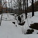 Die Decke der Schwedenhöhle ist teilweise eingestürzt. Das Ergbnis ähnelt einer Gletscherspalte. Oben am Weg steht sogar ein Warnschild!