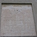 La stele funeraria di un sacerdote posta all'esterno del muro perimetrale del cimitero attiguo alla chiesa di San Filiberto. Era comune all'epoca sovrapporre al teschio la berretta sacerdotale..   