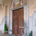 Ingresso della chiesa di San Biagio a Nonio con i bellissimi leoni stilofori.