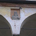 Facciata di San Biagio a Nonio con una scultura qui riportata probabilmente dall'originale portale.