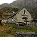 Einladende Cognóra-Hütte auf schöner Aussichtskanzel