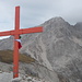 Gipfelkreuz am Monter Aquila, im Hintergrund der Corno Grande