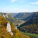 Sicht vom Eichfelsen Richtung Osten, der Donau entlang, rechts der Bandfelsen