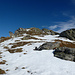 In der Bildmitte das Gipfelkreuz vom Foggenhorn