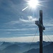 Das Tiroler Kreuz und endlos Berge bis zum Horizont