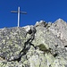 bei knalligem Blau im festen Granit herrliche Kraxelei am Gipfelaufbau