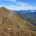 Blick vom Gipfel zurück - auf den SE-Grat bis zur Hütte auf P. 1832