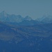 Zoom zu den Allgäuer Alpen, rechts die Zugspitze (Entfernung 121 km)