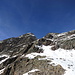 Sehnsüchtig schweift der Blick über die schneebedeckten Plattenschüsse zum Gipfel des Piz Fliana - für uns an diesem Tag unerreichbar