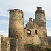 Kostomlaty - Vorn ist der niedrigere Wachturm zu sehen, hinten der Bergfried in "Butterfass-Bauweise" (der obere Teil des Turms besitzt einen geringeren Durchmesser).