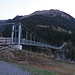 Die Hängebrücke über das Höhenautal ist eine eindrucksvolle, 200 m weit gespannte Stahlseil-Konstruktion.