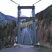 Rückblick vom ostseitigen Portal nach Überquerung der Stahlseil-Hängebrücke.