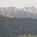Blick vom Zollberg über die Venetalm in die Lechtaler Alpen.