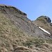 Kurz vor dem Gipfel des Sinsgäuerjochlistock (2145m). Rechts ist der erste Gratbuckel in Richtung Maisander. Er ist höher als der Sinsgäuerjochlistock, aber namenlos und ohne Vermessungspunkt.