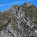 Was für ein Berg: Hoh Brisen (2413m). 

Welcher "HIKR" wagt den Berg erstmals über diesen Grat? Die Route scheint ein T6+ oder ZS- zu sein! Nach dem SAC-Führer "Zentralschweizer Voralpen" weist der Grat Stellen von III- und brüchigen Fels auf.