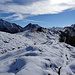 Aussichtsreich und genußvoll gehts dahin. Naja genußvoll, der Schnee und das matschige/moorige Terrain fordern mit der Zeit doch etwas Tribut.