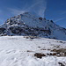 Am Schöntaljoch baut sich mächtig der Rettenstein auf.
