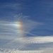Ein Halo weit um die Sonne spricht für Eiskristalle in der Luft.