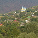 Orheiul Vechi - Zoom über die Dächer zur Kirche von Trebujeni.