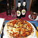 Birra Moretti, Pizza Napoli, Olio piccante in der Bar Moderno, erstklassige Adresse für einen Tourabschluss in der Gegend.
