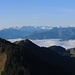 Das Panorama im Westen mit dem Wilden und Zahmen Kaiser, den Zillertalern, dem Karwendel und Rotwand sowie Wendelstein (Beschriftung s. Panorama).