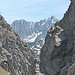 07.05.2011: Durchblick zu Kumpfkarspitze und Kemacher beim Anstieg zur Erlspitze.