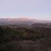Letzter Blick zum Monte Velino, der Zielort Tagliacozzo beginnt bei dem markanten Einschnitt in Bildmitte. Beim Verfassen dieses Berichtes (11.11.2013) dürften grosse Teile des Bildausschnittes schneebedeckt sein 