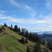Häderich Alm und Häderich Gipfel, im Hintergrund die Allgäuer Berge