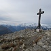 rustikales Gipfelkreuz - mit vielsagender Hinweistafel: "ne pas jeter des pierres - grimpeurs"!