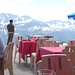 Touristen auf Schönbühl und Blick in die Berner Alpen