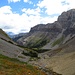 Rückblick zum Aufstiegsweg vom Borgeau Lake, der auf dem Foto verdeckt ist. Rechts Mount Bourgeau.