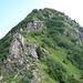 Der steile Anstieg zum Grünhorn-Vorgipfel. Ich machte Pause, bis das junge Pärchen abgekraxelt war (es ist steiler, als es das Foto vermittelt).