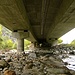 <br />Der Fluss heisst 'Ticino'.<br /><br />Er fliesst zuerst unter der Autobahn hindurch und dann nach Italien.<br /><br />In Italien fliesst der Ticino in den Po.<br /><br /><br /><br />♩♫♬...Bridge Over Troubled Water...♬♫♩<br /><br />(Willie Nelson)<br />[http://www.youtube.com/watch?v=riVZif0zt2Y]<br /><br />_____________<br /><br />